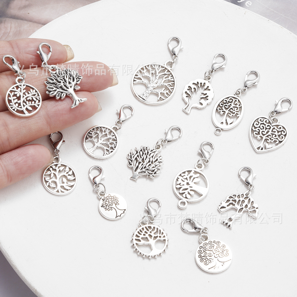 Ventas transfronterizas en caliente colgante de plata antigua hueco serie de colgante de aleación árbol de la vida diy pulsera orejas hechas a mano