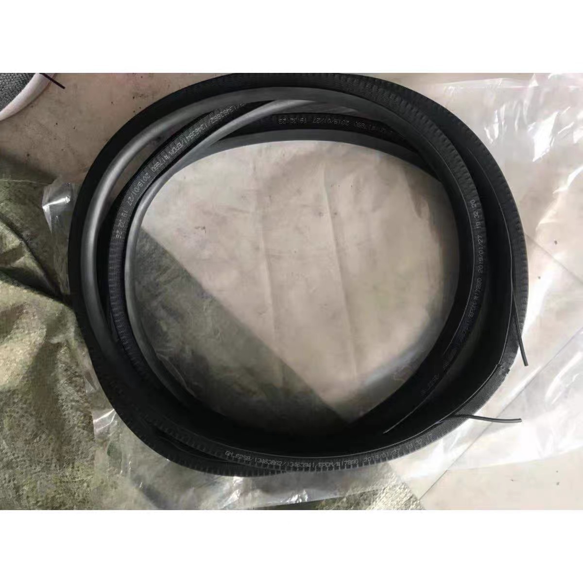 Suitable for Volkswagen Golf 6/7 front and rear door frame sealing strips, original high-quality waterproof rubber strips for door openings