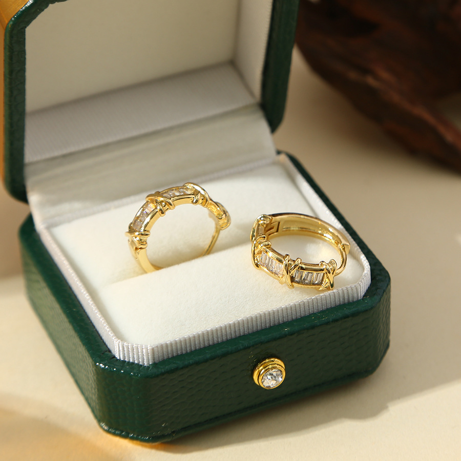 Aretes de zircón de lujo fríos de alto nivel, aretes de diamante rojo, aretes de aretes de aretes de aretes de explosión transfronterizos