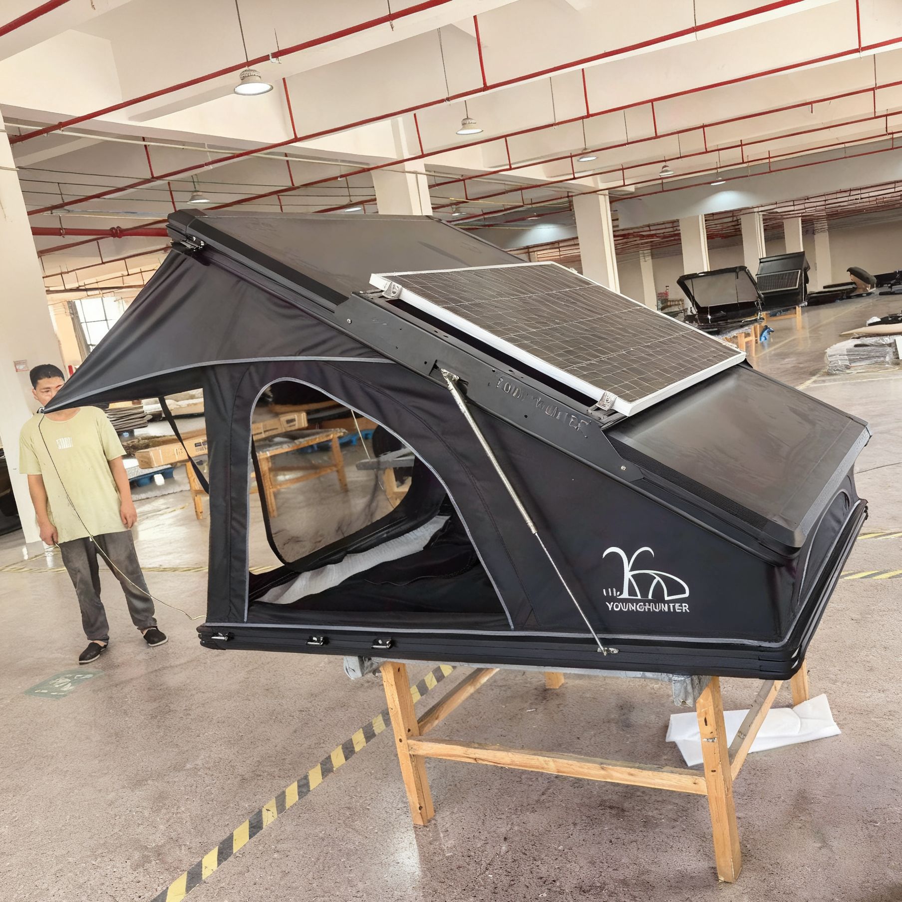 Elevación de altura de cojín personalizada se puede instalar en el techo solar fotovoltaico de la carpa automáticamente plegable al aire libre camping techo duro