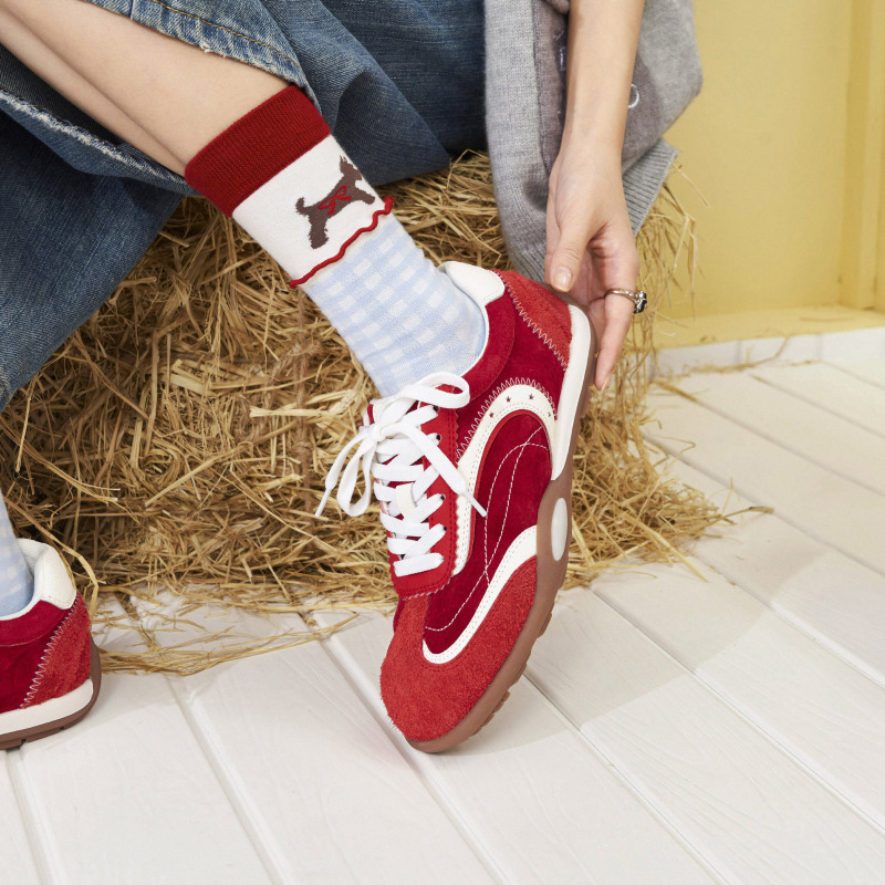2026 New Fashion Ins Trendy Sneakers Flat Versatile Casual Shoes for Women Autumn Red German Training Shoes