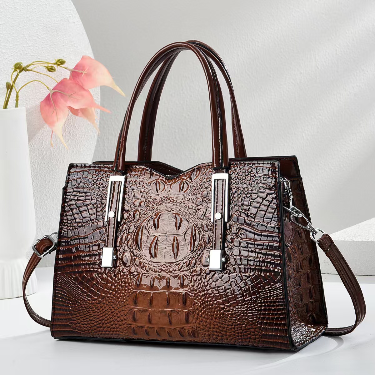 Emperor rinoceronte retro nicho bolso de mano mujer 2025 primavera y verano patrón de cocodrilo todo fósforo pequeño bolso de transporte nuevo
