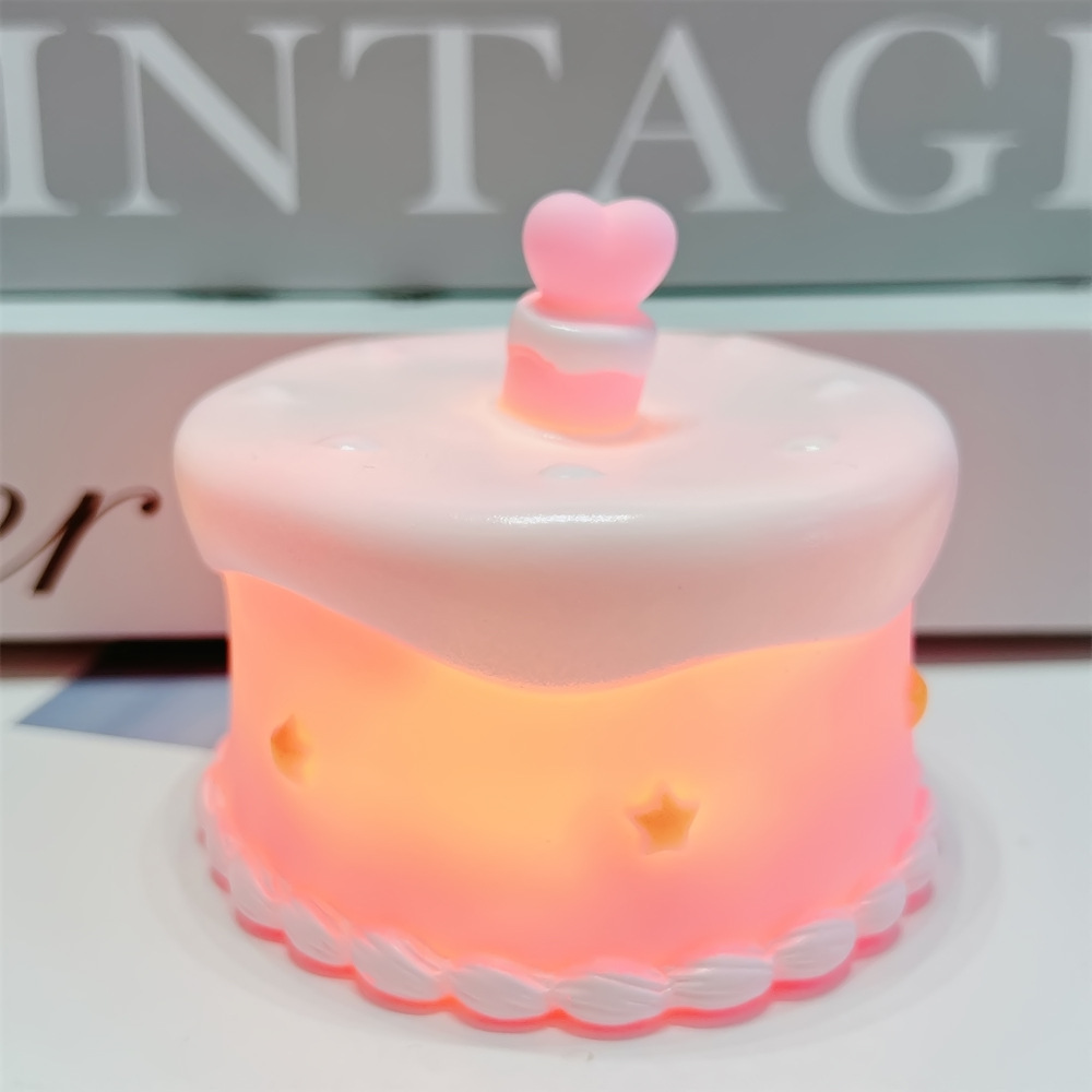 Venta directa de fábrica, forma de pastel, luz nocturna, linda decoración creativa de pasteles, regalo de cumpleaños, celebridades de Internet, estilo caliente, luces de puesto