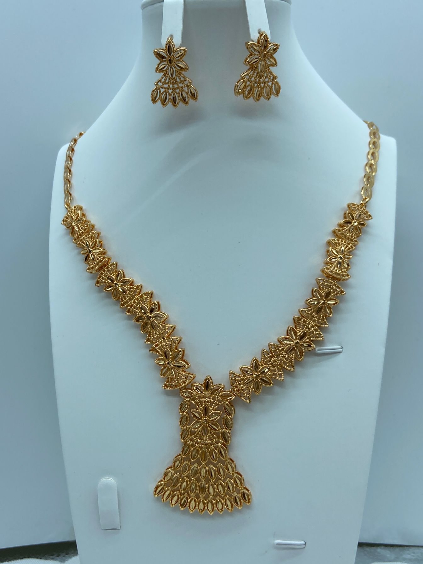 Transfronterizos de moda retro de Oriente Medio conjunto de joyería collar pendientes de boda banquete de bronce de lujo joyería dorada mujer