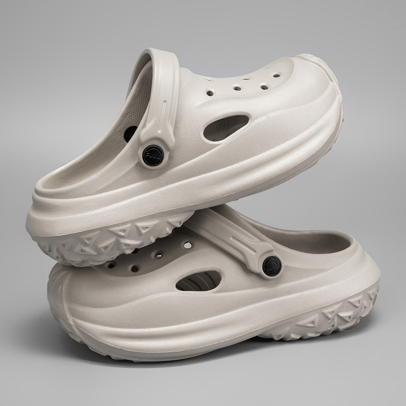 Zapatos con agujeros de suela gruesa para hombre, ropa exterior de verano 2025 nuevas sandalias de playa antideslizantes, zapatillas al aire libre para hombres