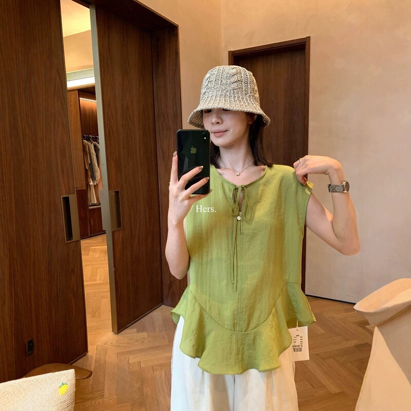 Hers One Spoon of Sweetness 2026 Summer Korean Style Simple Retro Ruffled Tie Neck Sleeveless Blouse for Women 80658 Hers One Spoon of Sweetness 2026 Summer Korean Style Simple Retro Ruffled Tie Neck Sleeveless Blouse for Women 80658