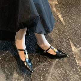 博主推荐气质尖头小猫跟字带扣新品鞋女复古山茶花超火通勤单