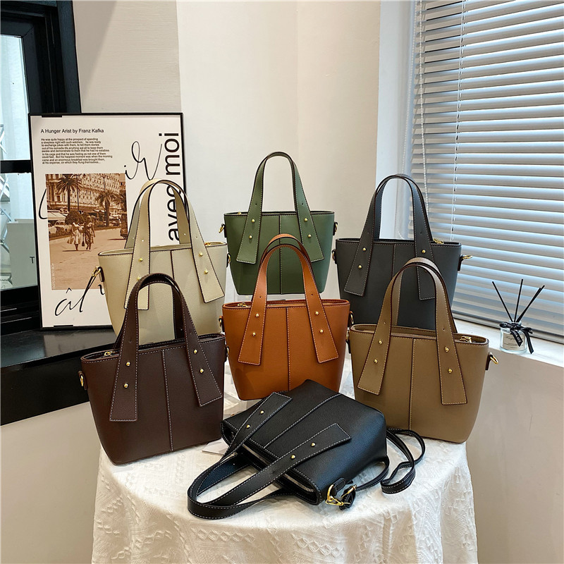 PU Fashionable Handheld Tote Bag With Large Capacity 2023 New High End And Small Mom's One Shoulder Crossbody Small Square Bag_voghion.com