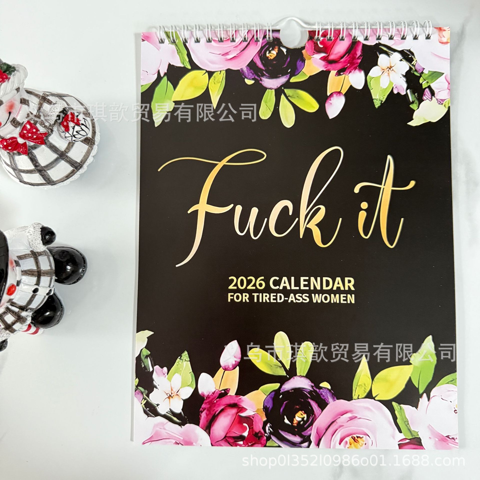 보라색과 흰색 꽃 달력