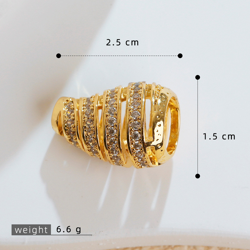 Europa y los Estados Unidos espiral gota de cobre micro incrustación 18K oro chapado retro simple moda transfronteriza colgante de collar de venta caliente de mujer