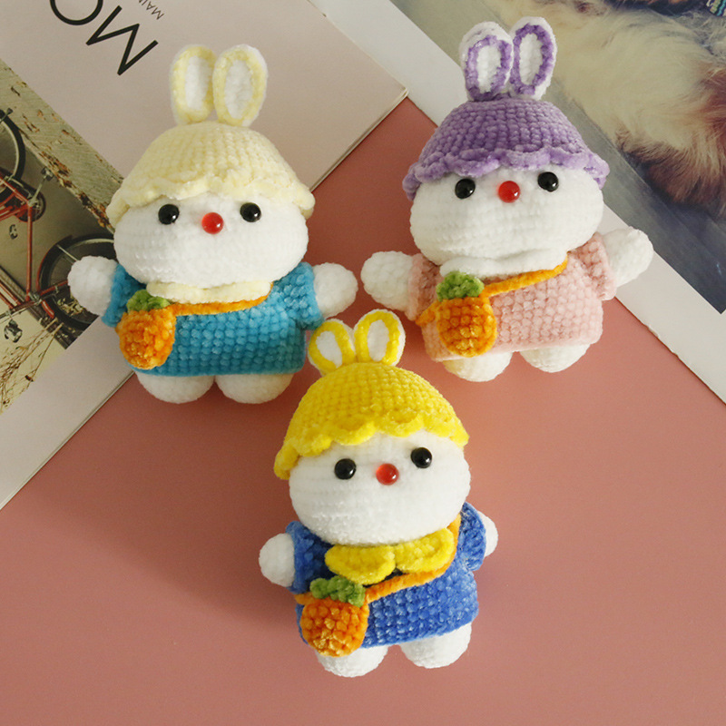 Súper lindo de dibujos animados muñeca tejida a mano exquisita lana ganchillo conejo colgante nuevos adornos hechos a mano producto terminado