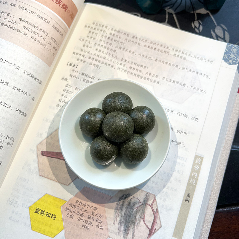 霊芝と天麻の丸薬、手作りの霊芝とユリの丸薬、同じハーブ植物エキスを配合し、栄養を補給します。|undefined