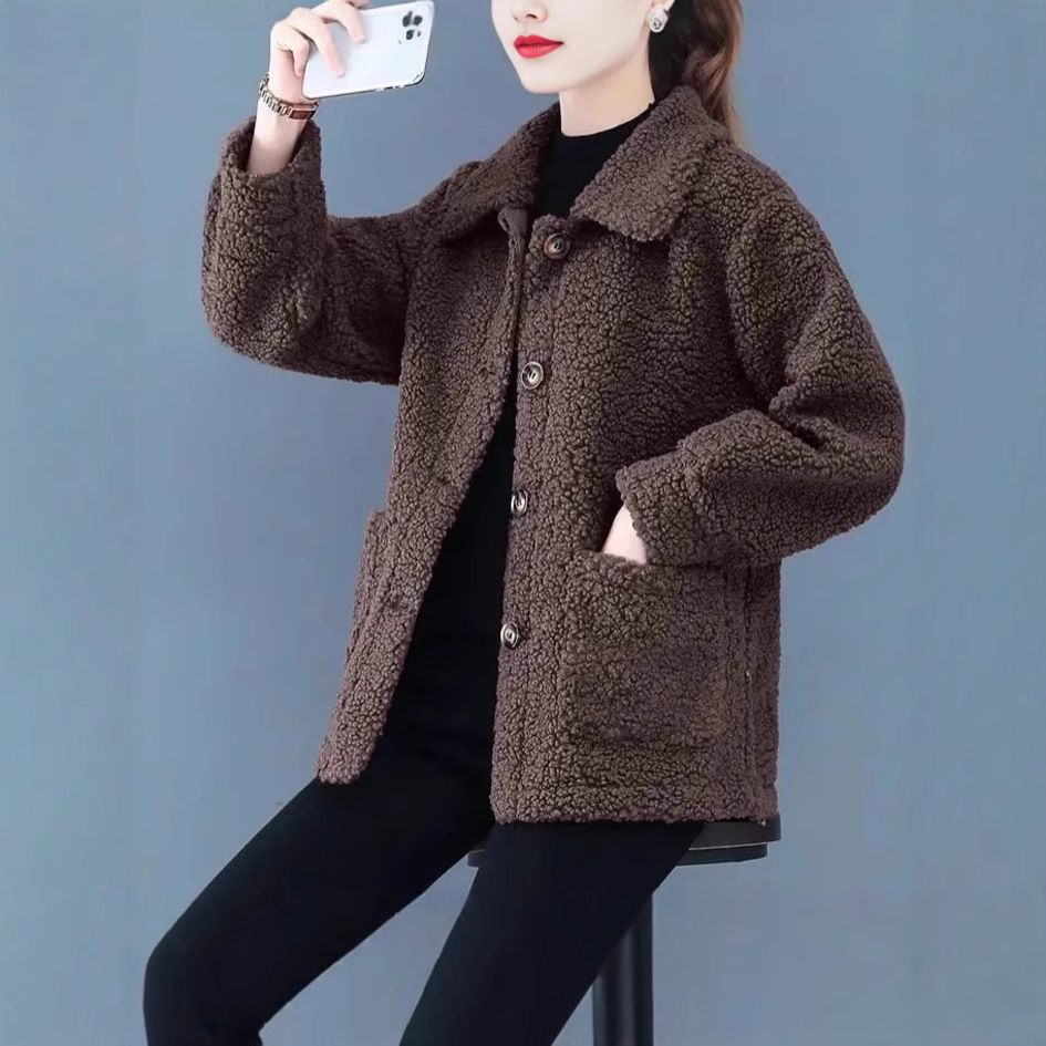 Spring and autumn season women's short jacket, new style, featuring a textured fleece lining and a faux shearling outer layer, available in plus sizes and a loose fit
