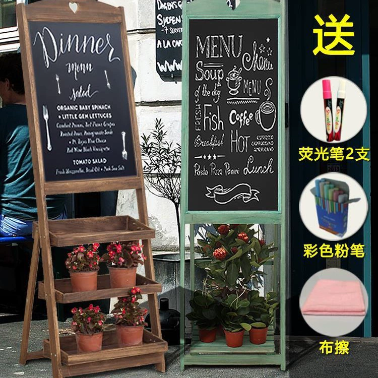 Ретро стойка с подставкой для небольших досок для кофе магазин с рукописным рекламным щитом