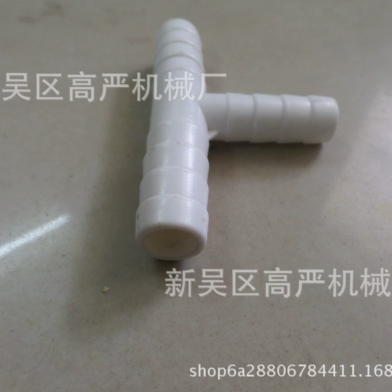 Пластиковый тройник, положительный тройник диаметром 14 мм.