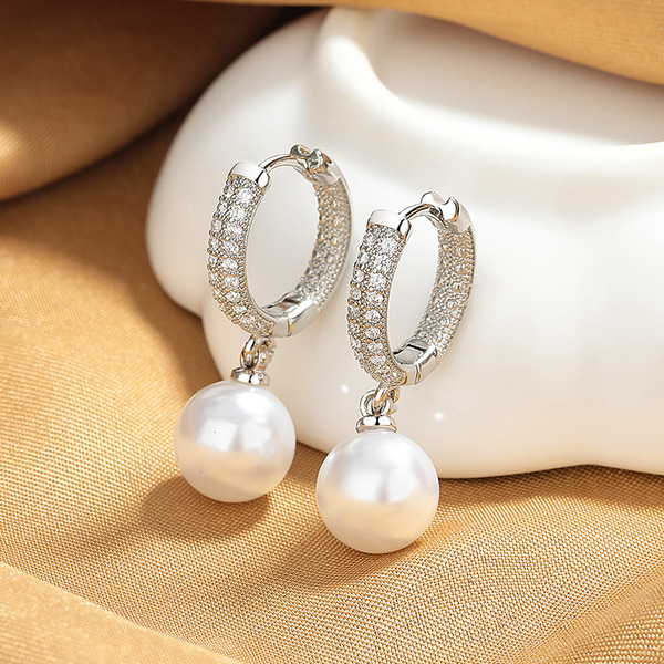 Fashionable trend elegant long earrings from pearl