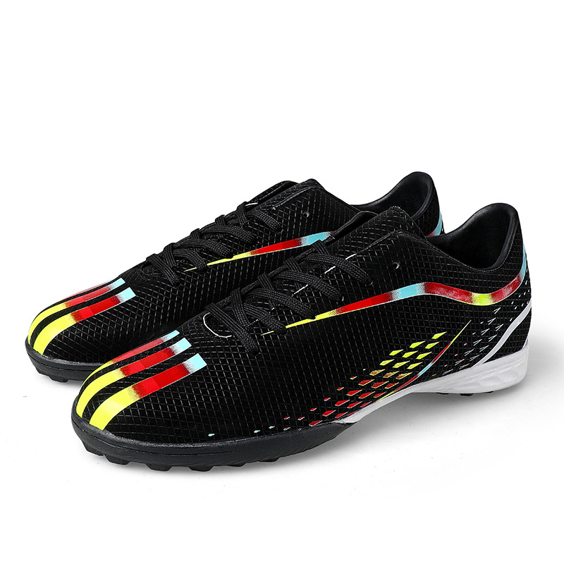 Fábrica en stock zapatos de fútbol al aire libre largo roto uñas bajo-top juventud transpirable entrenamiento deportivo zapatos hombres y mujeres fútbol