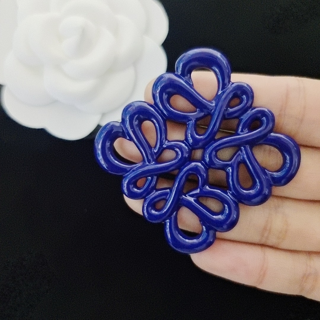 High quality Luo Yiwei brooch enamel color temperament all-match sweater color matching coat scarf collar pin alloy material