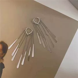 耳钉;耳环;耳扣