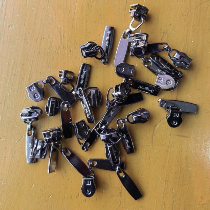 4号激光尼龙拉链头-3