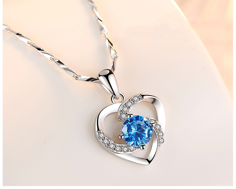 Fashion Heart Shape Copper Rhinestones Pendant Necklace In Bulk display picture 2