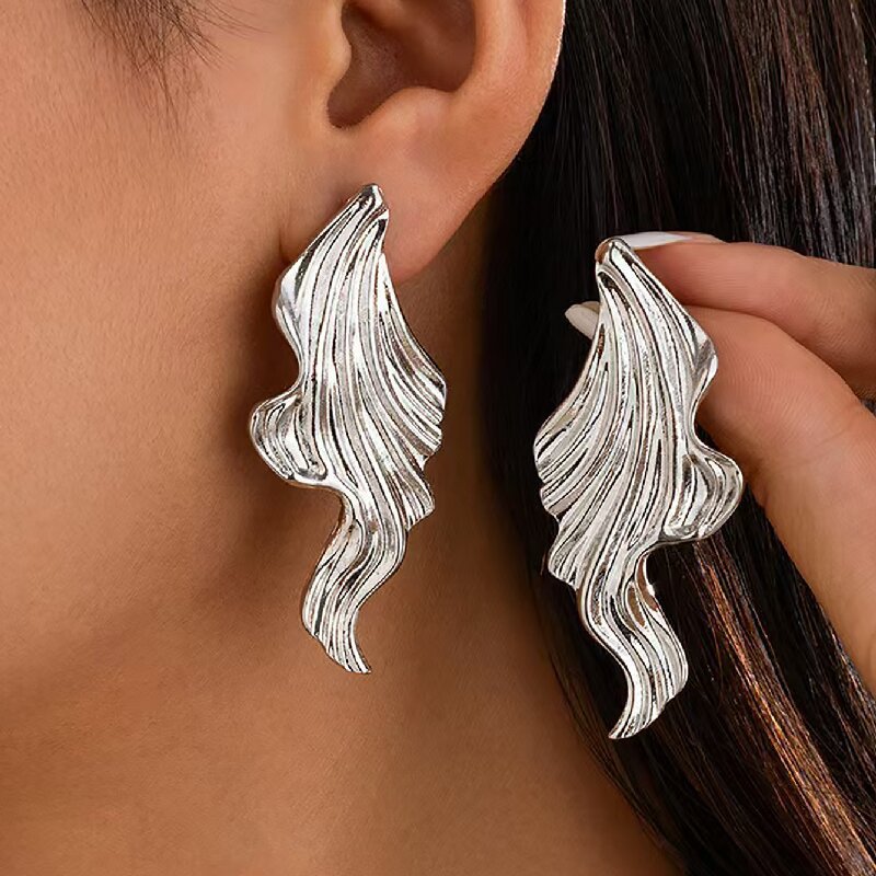 Boucles d'oreilles texturées longues et profilées au tempérament rétro