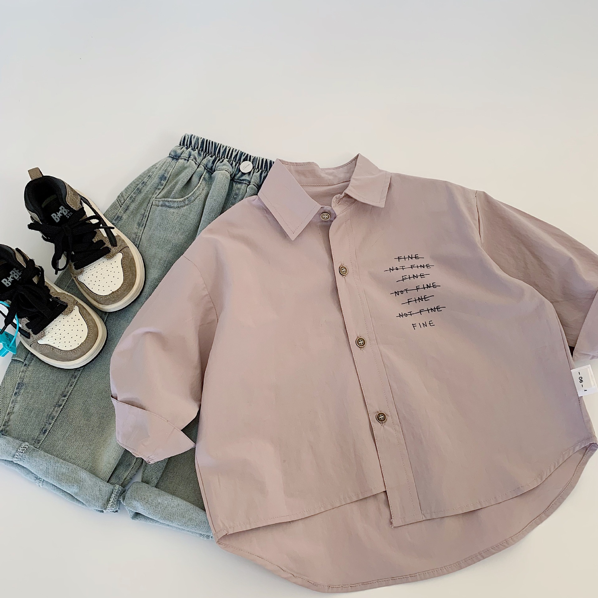 Camisa para niños Maibao 2025 primavera nuevos hombres y mujeres bebé letras solapa top camisa ropa de primavera para niños coreanos