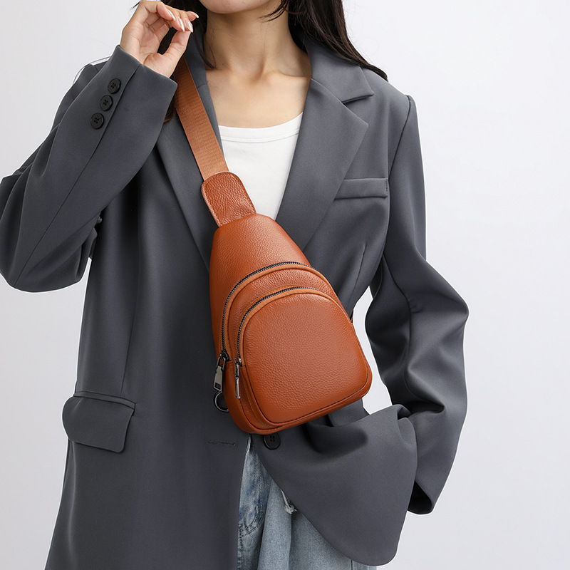 Bolso de pecho de cuero transfronterizo para mujeres 2025, nuevo estilo para hombres y mujeres, bolso de hombro retrógrado simple, bolso de cuero de cabeza, moda