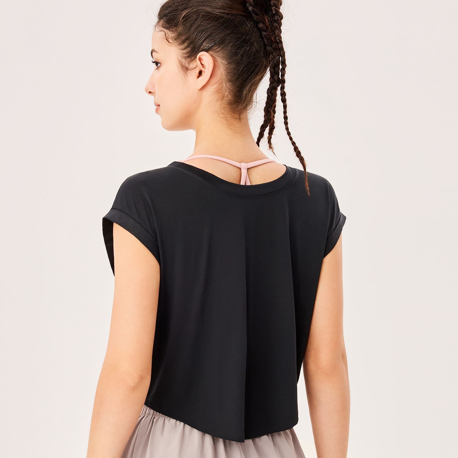 Nueva camiseta ultrafina transpirable de manga corta deportiva con cuello en V de color sólido, moda informal suelta, ropa de yoga de secado rápido para mujeres