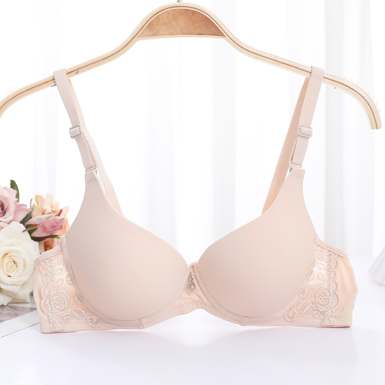 Fábrica de ropa interior de Shantou ajustable en el sitio brillante sin marcas sujetador de pecho pequeño para mujeres reunidas sujetador japonés para jóvenes