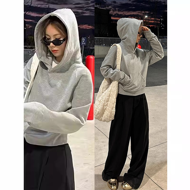 Grey short hooded sweatshirt for women, spring 2026 new style, petite, slim fit, fleece lining, thin pullover top for early spring and autumn.