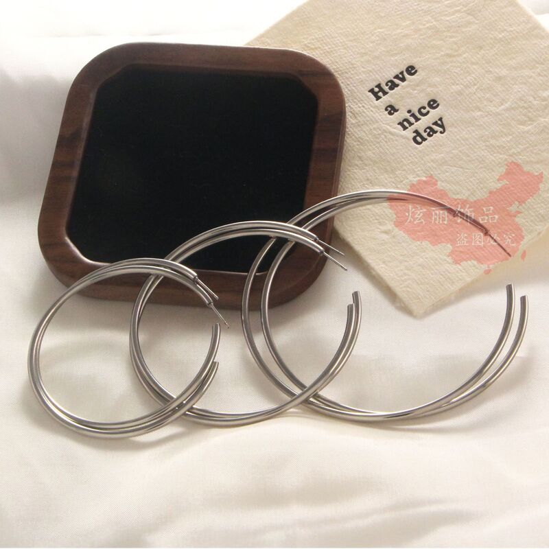 2.5 Gauge C-Shaped Plain Hoop Earrings 316 Stainless Steel Exaggerated European and American Titanium Steel Hoop Earrings Minimalist Style High-End Feel 2.5 Gauge C-Shaped Plain Hoop Earrings 316 Stainless Steel Exaggerated European and American Titanium Steel Hoop Earrings Minimalist Style High-End Feel