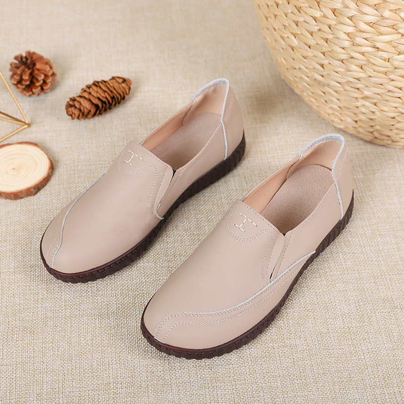 Spring and Autumn New Soft Sole Mother Shoes Retro Genuine L..