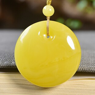 Natural chicken yellow beeswax princess buckle necklace beeswax fish eye buckle pendant necklace beeswax necklace wholesale