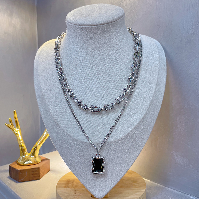 Collana a doppio strato con pietre preziose nere retrò in stile designer, fibbia a ferro di cavallo, stile hip-hop, catena per maglione, catena per clavicola personalizzata_voghion.com