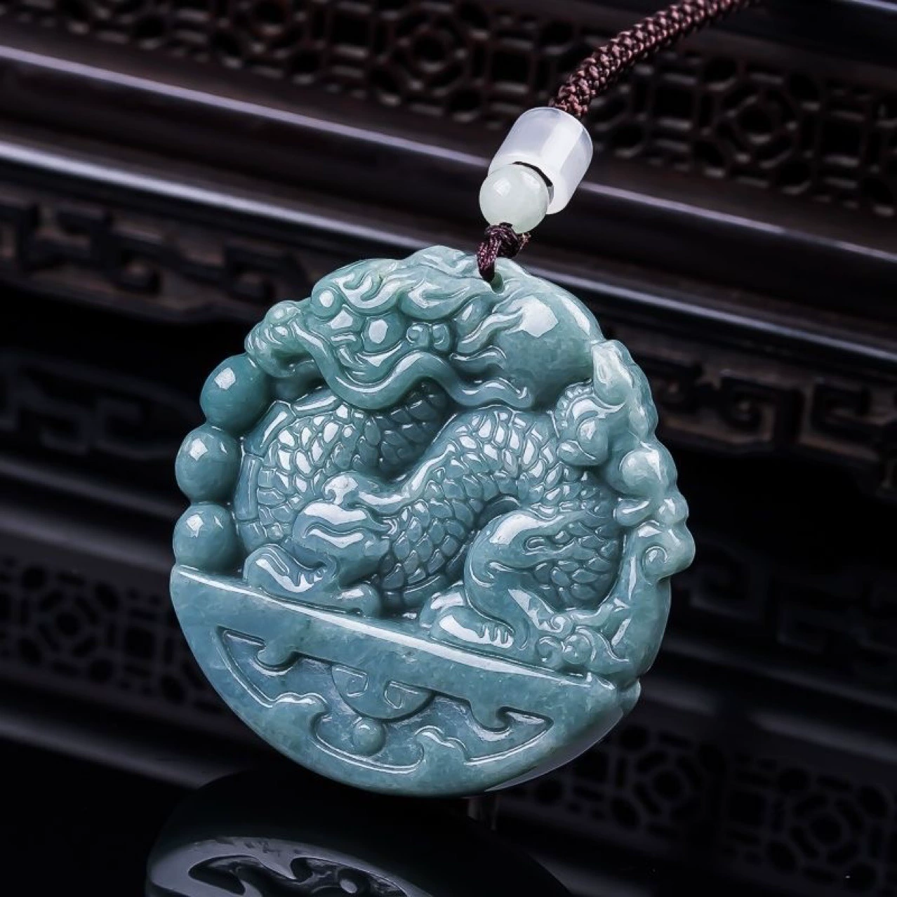 Натуральный нефритовый кулон с изображением дракона, класс А, синий, с жемчугом, в виде дракона, играющего с жемчужинами, кулон-талисман со знаком зодиака, ледяной тип, мужские и женские украшения оптом