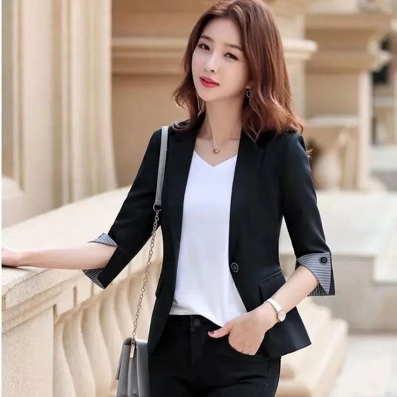 Women's Slim Fit Blazer With Three-quarter Sleeves For Professionals_voghion.com