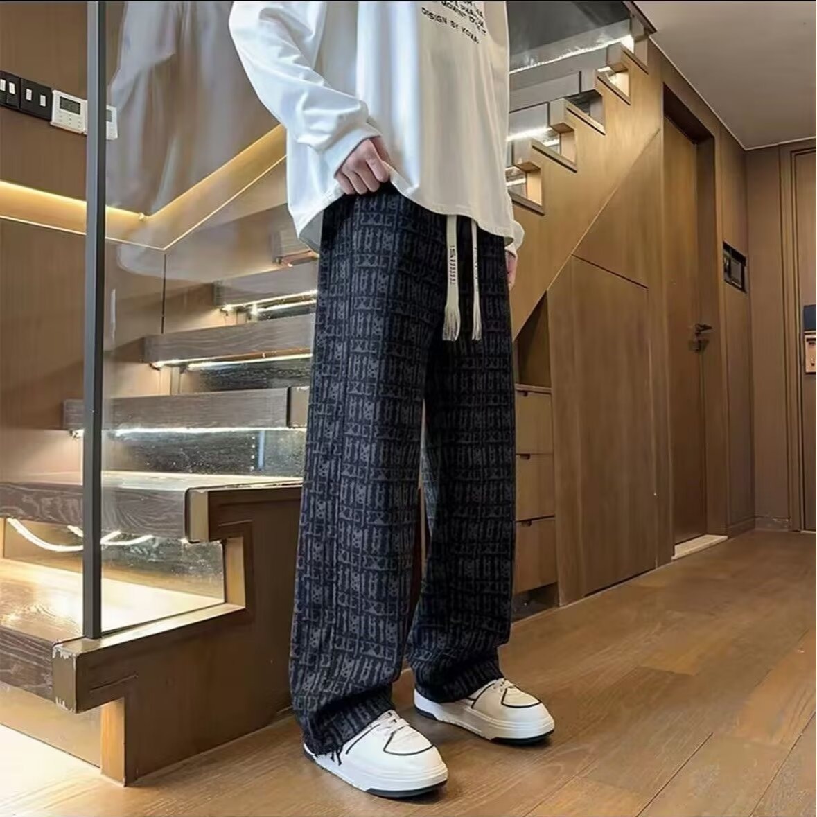Pantalones de mecha recta para hombres otoño-invierno 2025 nuevos pantalones de terciopelo de tamaño grande pantalones casuales de piernas anchas para hombres