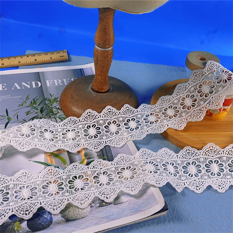 4CM宽白色牛奶丝镂空刺绣蕾丝花边服装衣领餐桌布艺抱枕娃衣厂家