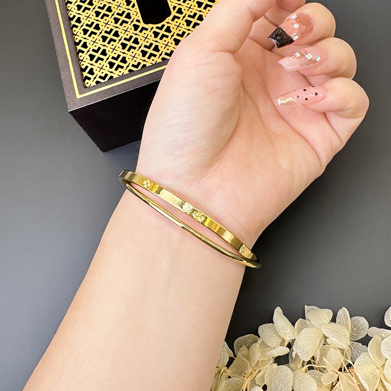 Brazalete de cuatro hojas de oro vietnamita de cinco flores de mujer doble anillo no se desvanece de alta calidad joyería de aleación de cobre brazalete de simulación