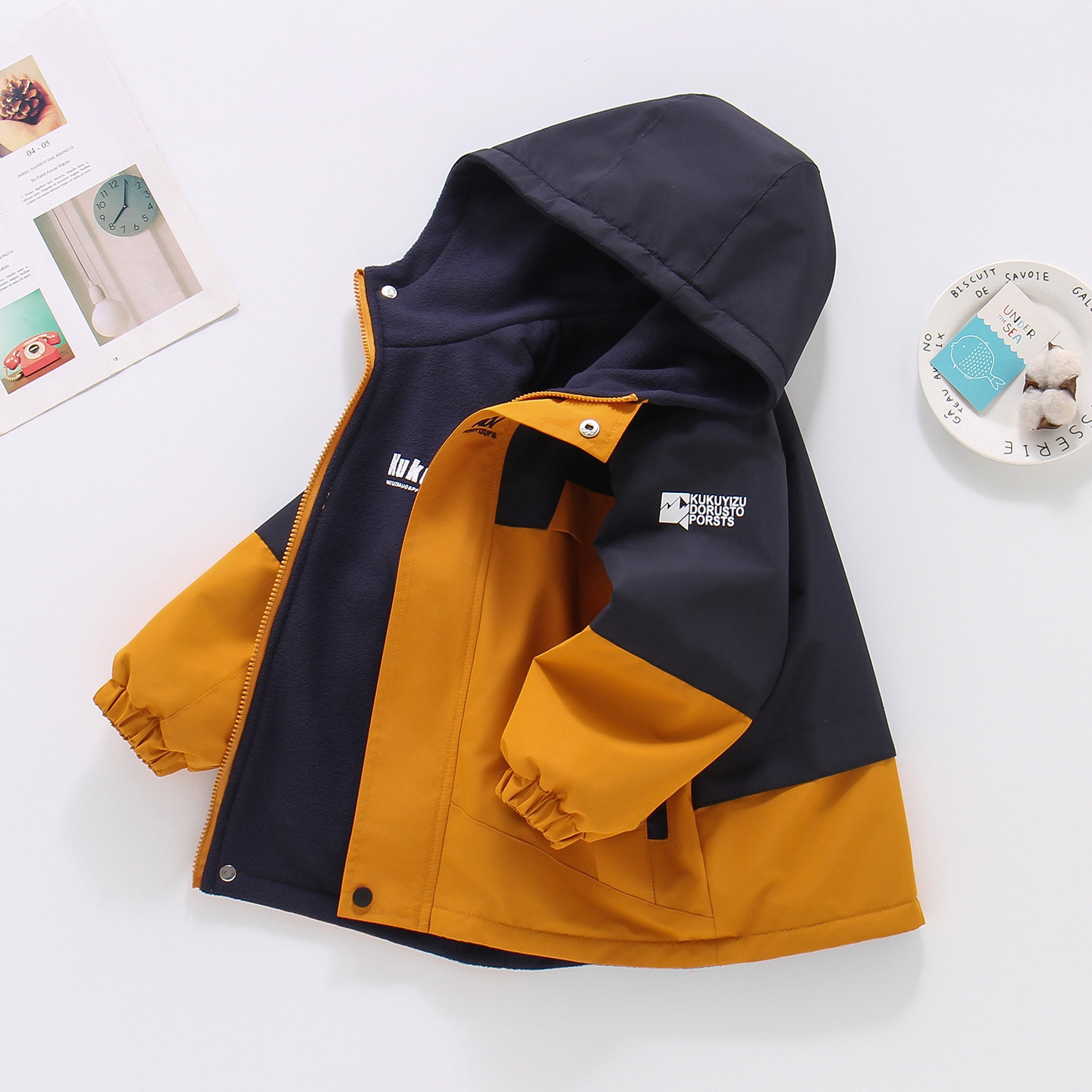 Boys' autumn and winter fleece-lined reversible jacket 2026 new model children's windbreaker spring and autumn coat for older children, reversible