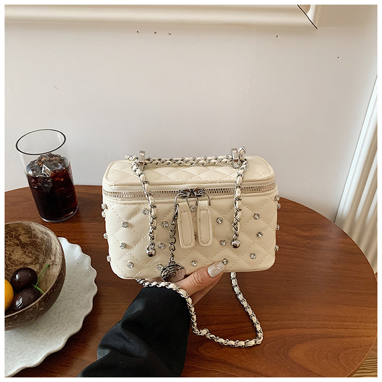 Bolso de moda con diamantes para mujeres 2026 nuevo bolso de cadena de diamantes de estilo extranjero, bolso de lujo ligero de alto nivel de hombro.