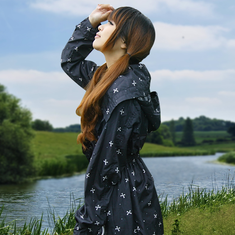 Customized Polyester Lightweight Raincoat for Adults, Women's Short Windbreaker Raincoat, Fashionable Printed Waist-Cinching Rainproof Jacket