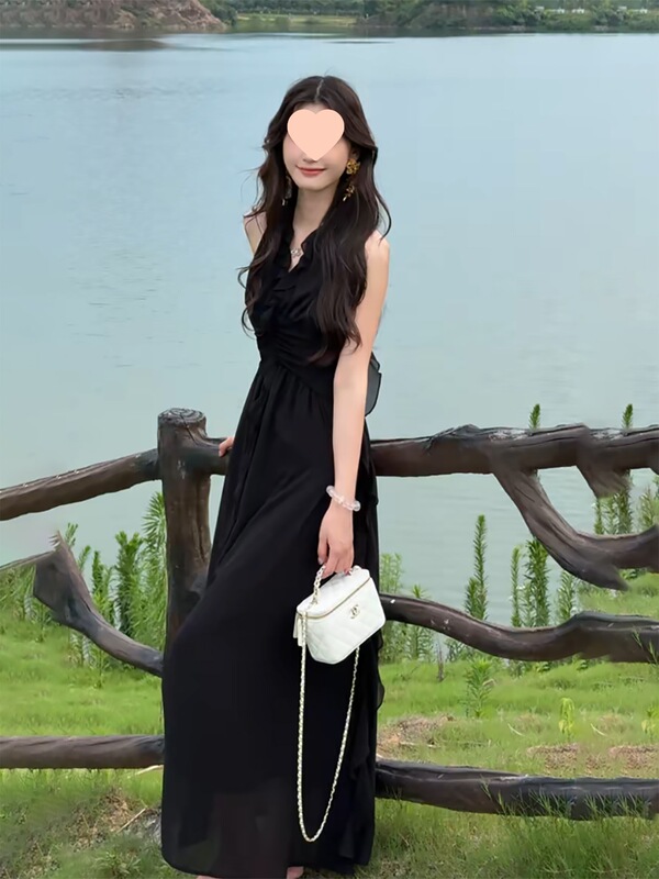 法式红色挂脖吊带连衣裙子女夏季2025新款海边度假设计感长裙|undefined