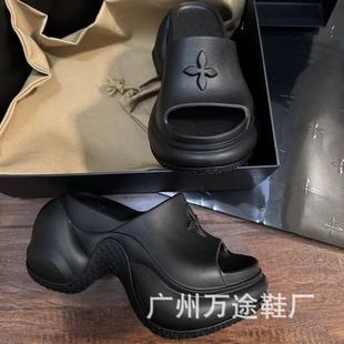 Cross Flower Slippers Women's Summer Outer Wear Thick-Soled Sandals 2025 New Heightening Anti-Slip Internet Celebrity Super Hot Beach Slippers