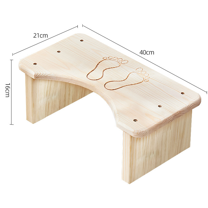 家庭用の木の便器の腰掛けの足の腰掛けは穴の神器のトイレにしゃがみます。|undefined