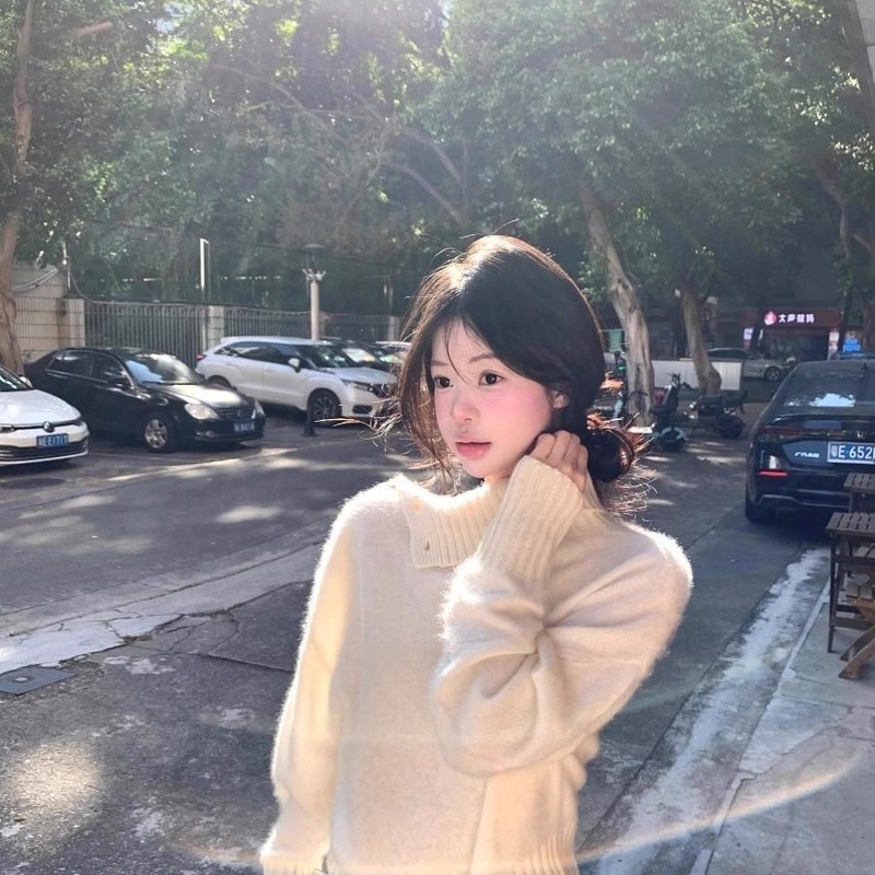 慵懒风设计感高领毛衣女秋冬宽松外穿软糯奶呼呼套头白色上衣|undefined