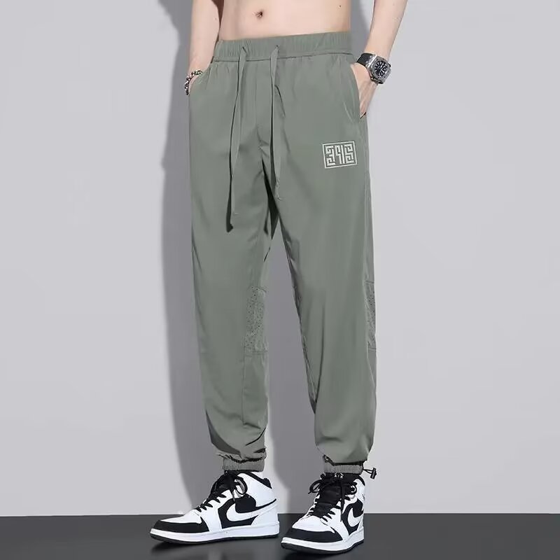 Pantalones casuales de seda de hielo, estilo fino de verano transpirable, secado rápido, marca de marea suelta, deportes harem, pantalones de ropa de primavera y otoño de nueve puntos para hombres