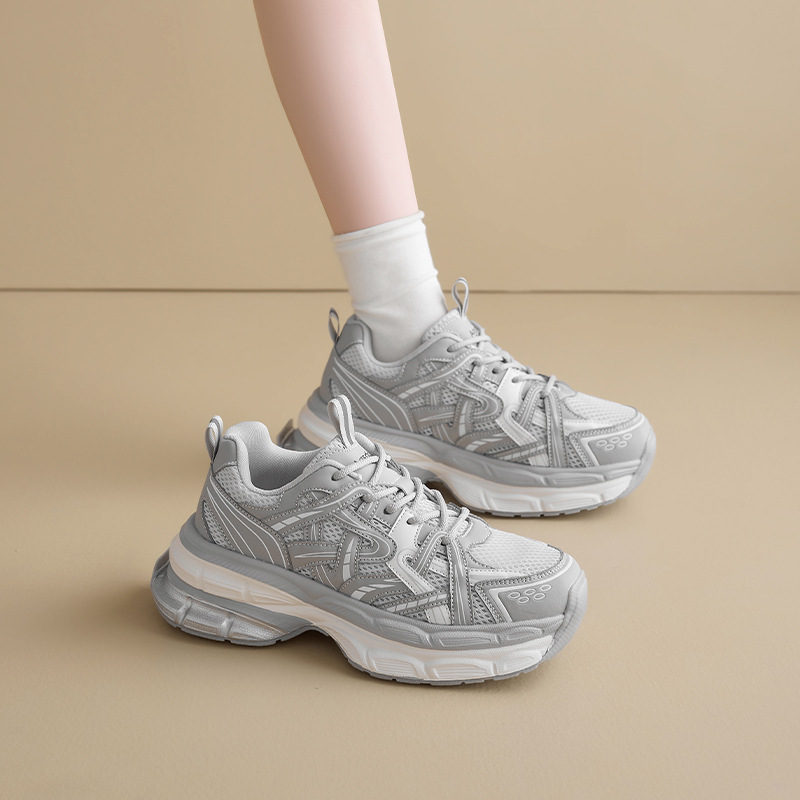 Zapatos de la mujer 2025 nuevo estilo de primavera retro casual pequeño hombre ligero zapatos deportivos