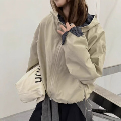 连帽休闲百搭冲锋衣短外套女2025秋季新款时尚宽松工装减龄上衣潮
